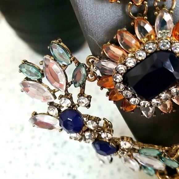 GORGEOUS CRYSTALS MULTICOLORED  NECKLACE PURCHASED IN UPSCALE BOUTIQUE!!!  NWOT! - Picture 7 of 9